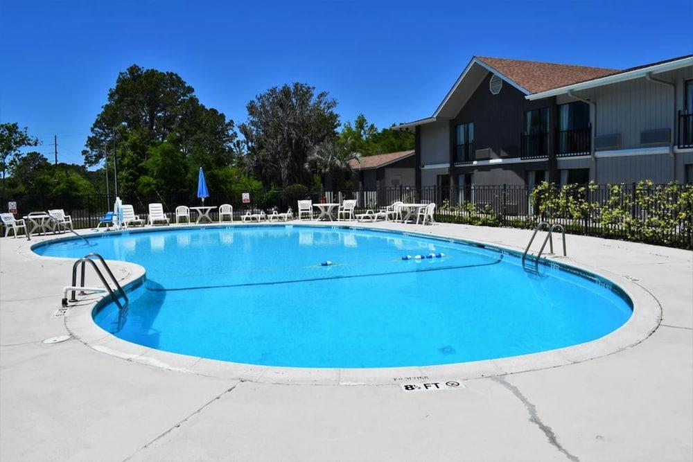 Howard Johnson By Wyndham Beaufort/Parris Island Εξωτερικό φωτογραφία