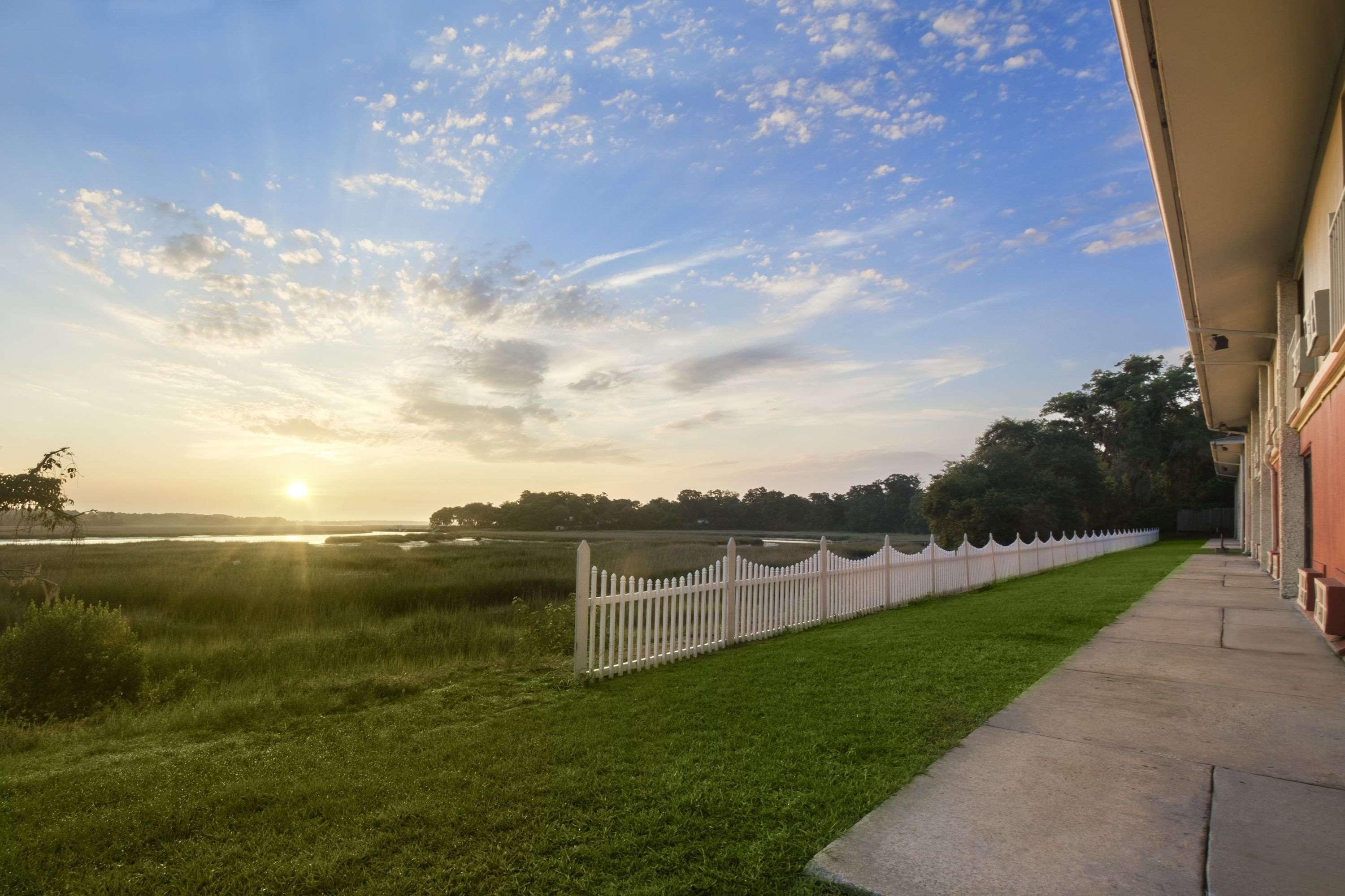 Howard Johnson By Wyndham Beaufort/Parris Island Εξωτερικό φωτογραφία