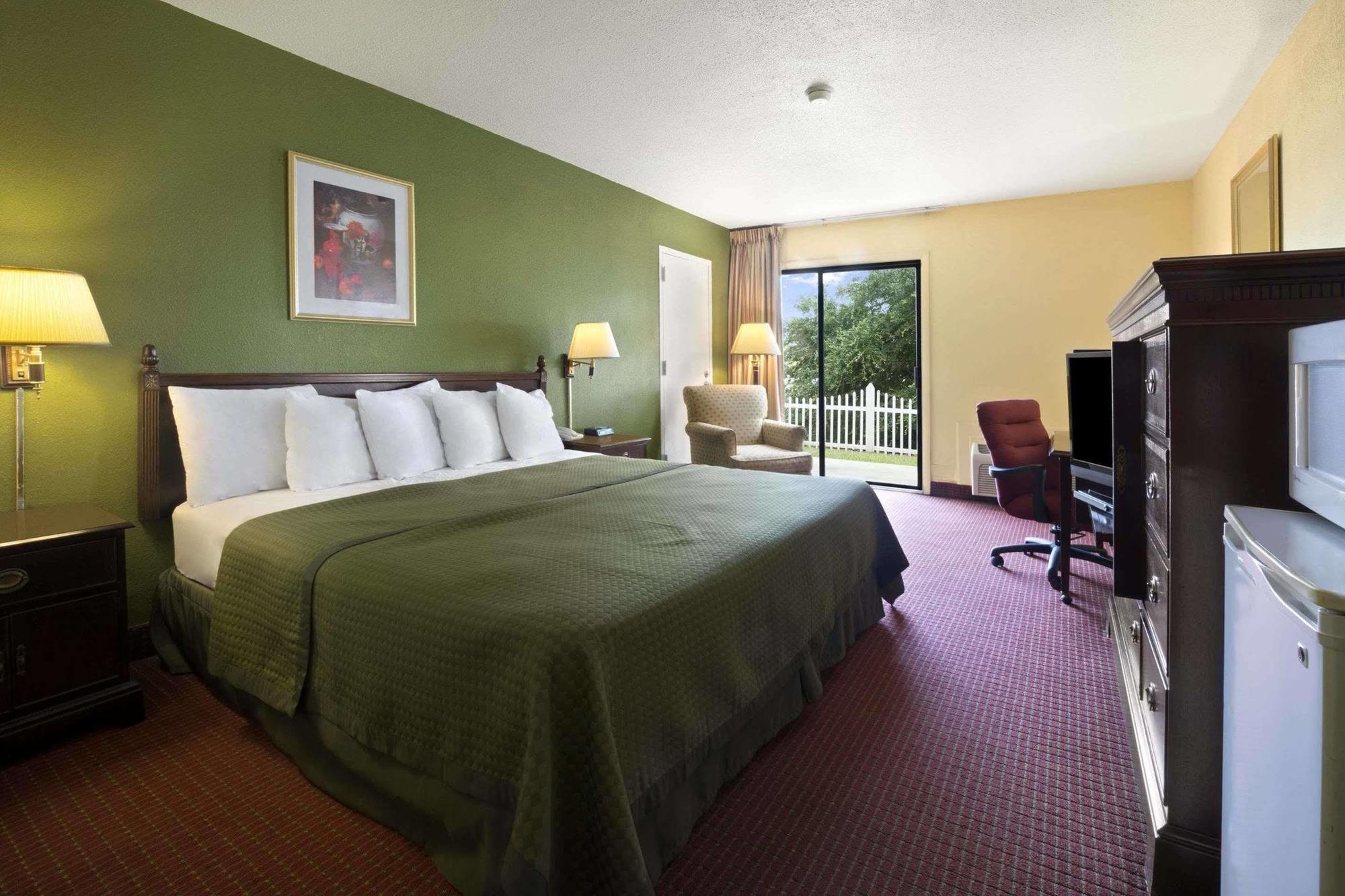 Howard Johnson By Wyndham Beaufort/Parris Island Εξωτερικό φωτογραφία
