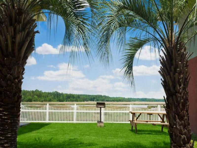 Howard Johnson By Wyndham Beaufort/Parris Island Εξωτερικό φωτογραφία