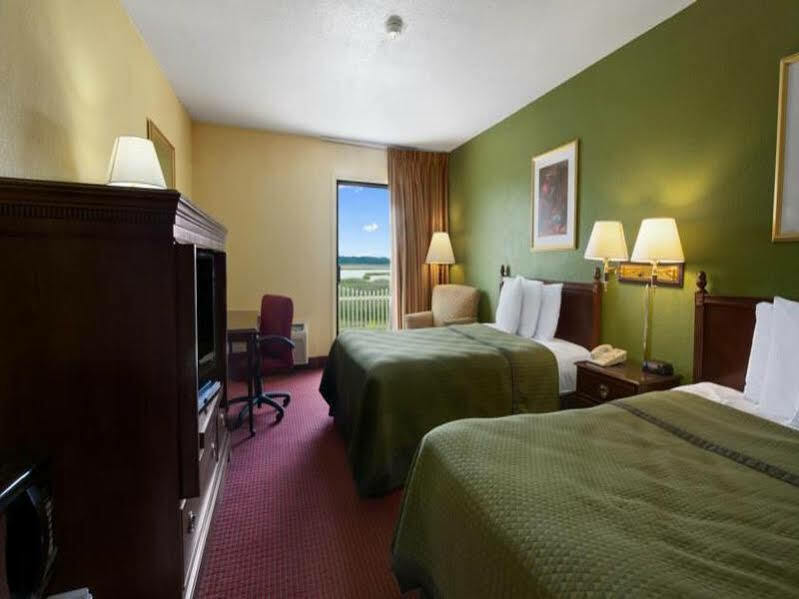 Howard Johnson By Wyndham Beaufort/Parris Island Εξωτερικό φωτογραφία